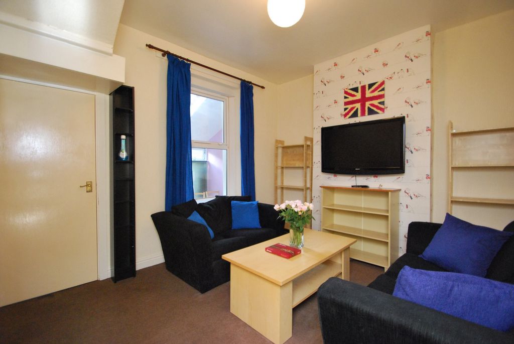 Property photo 2 of 9 Photo 3