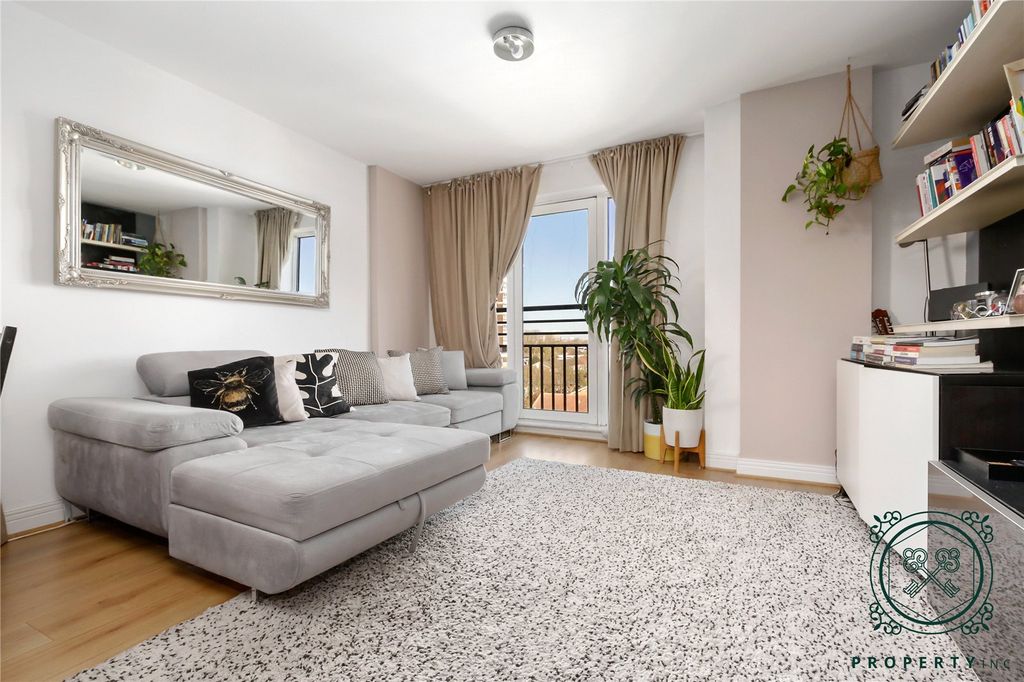 Property photo 1 of 12 Lounge