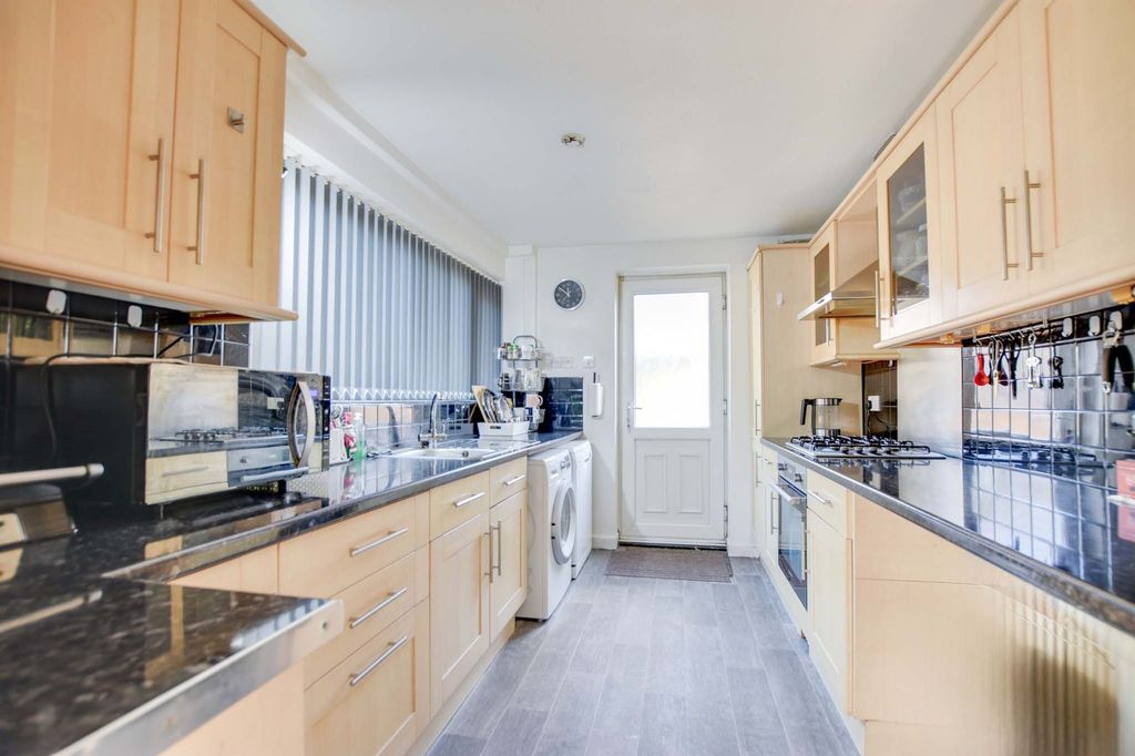 Property photo 3 of 21