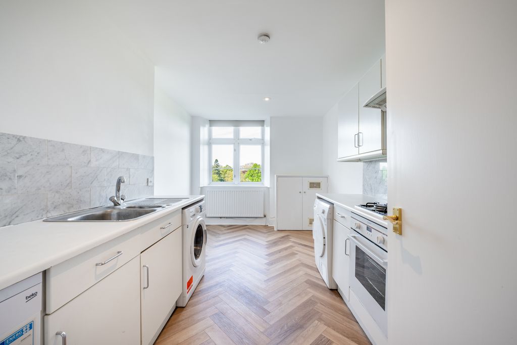 Property photo 2 of 16 Kitchen Breakfast Room