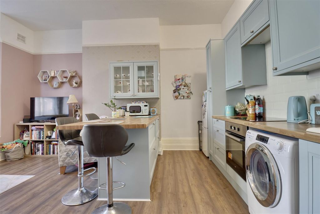 Property photo 2 of 13 F5Bf8F4D-70D0-4Aea-9D87-53Cf6061A8BA_1_201_A.Jpeg