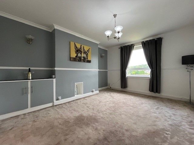 Property photo 2 of 12 Lounge