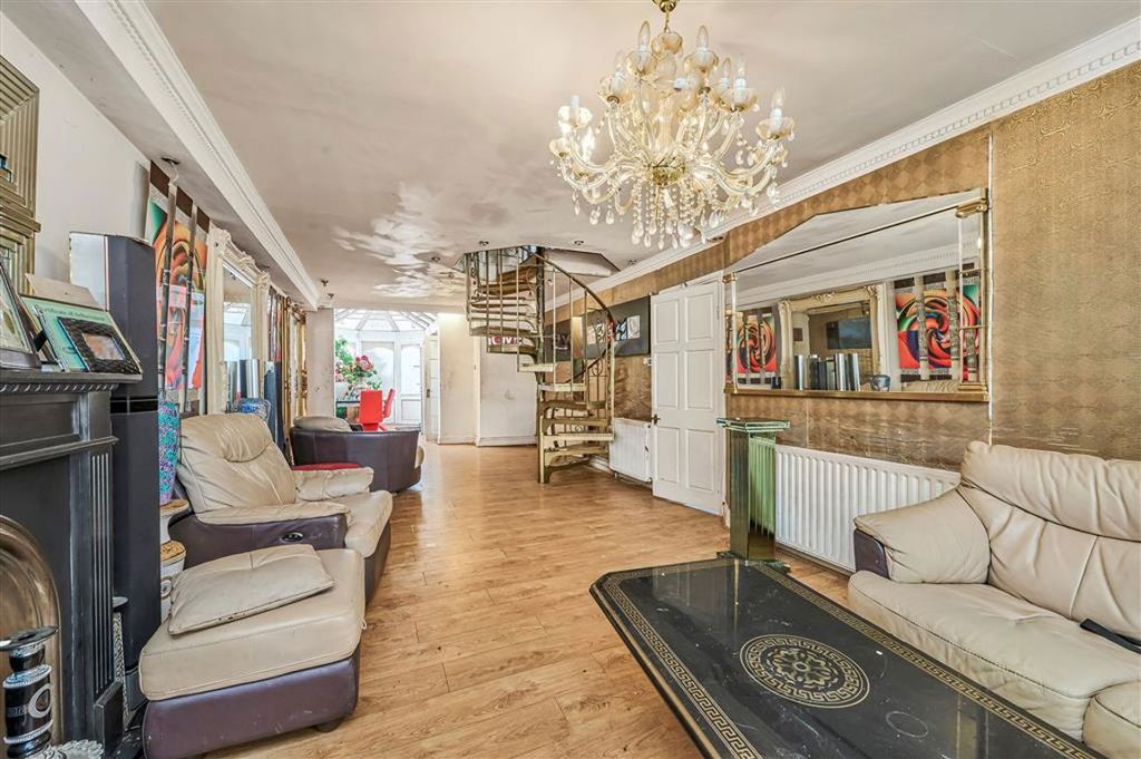 Property photo 2 of 6