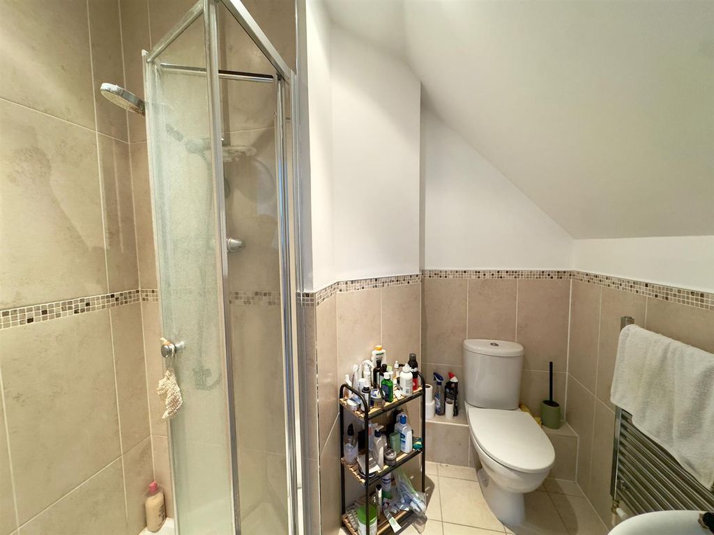 Property photo 2 of 11 Bathroon.Jpg