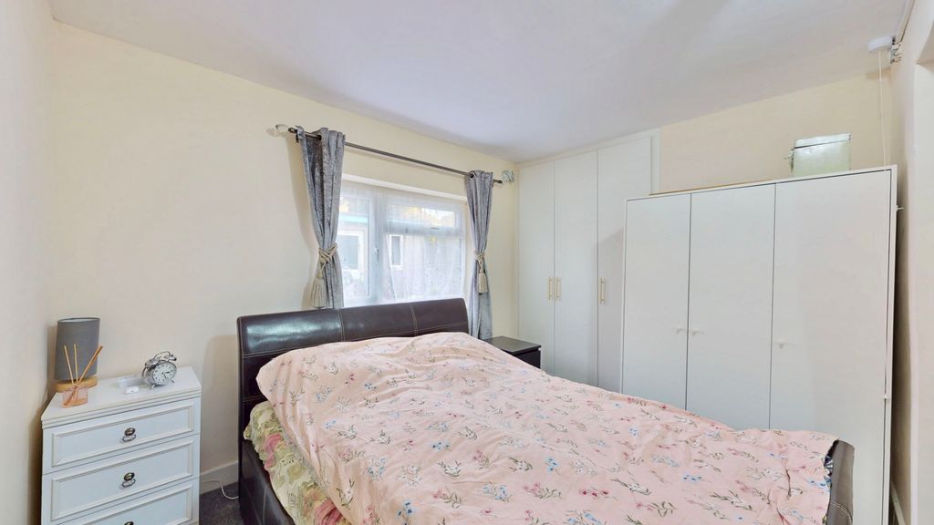 Property photo 2 of 37