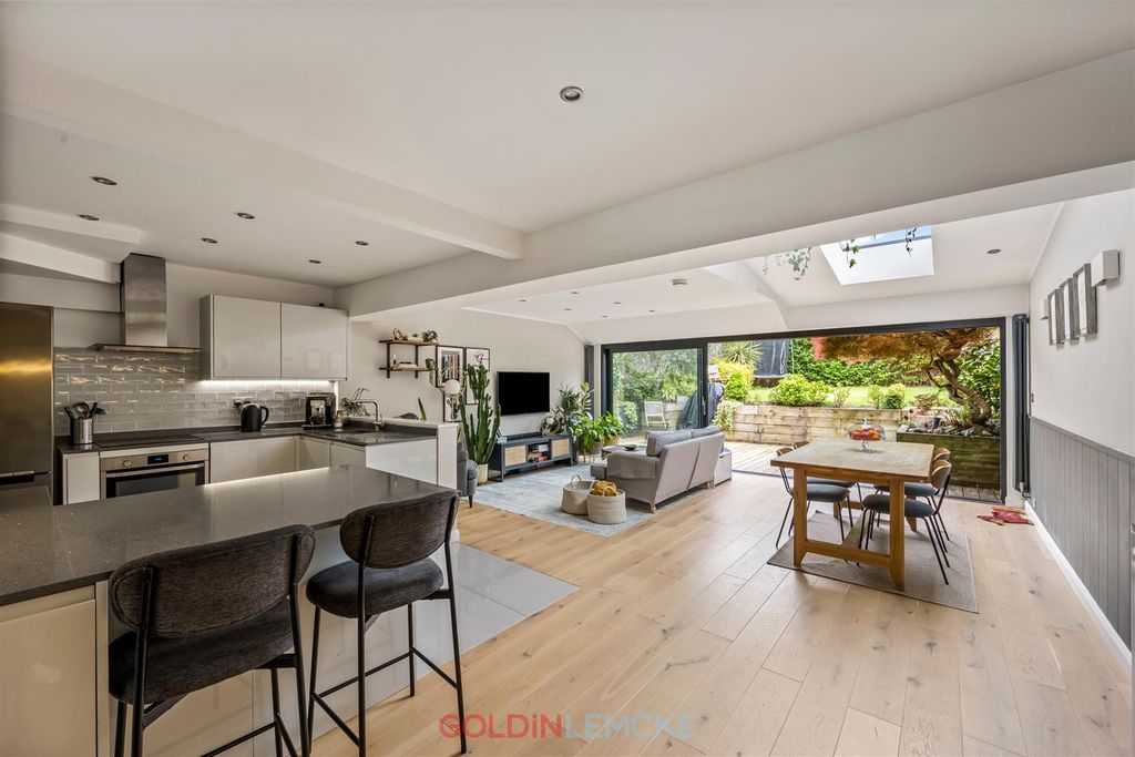 Property photo 2 of 19 Kitchen/Dining Room