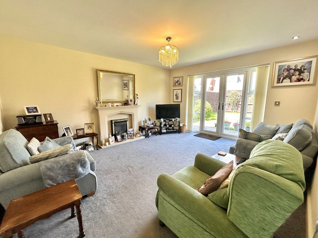 Property photo 3 of 11