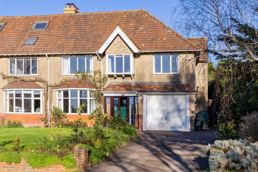 Property photo 1 of 21 101031_11-Netheravon-Road-Salisbury-3.Jpg