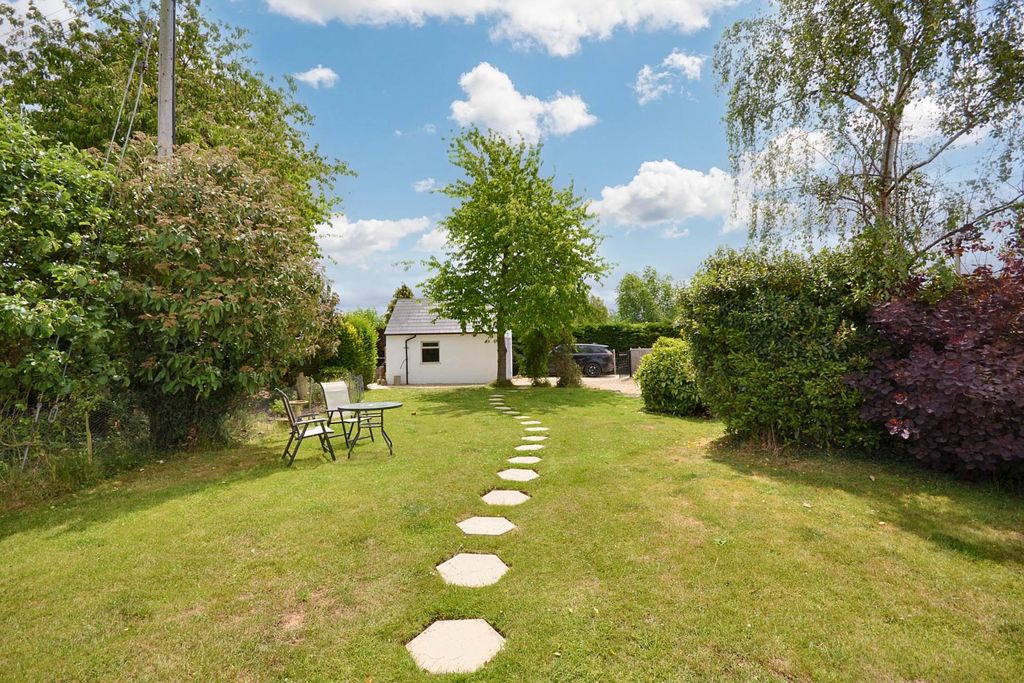 Property photo 2 of 27