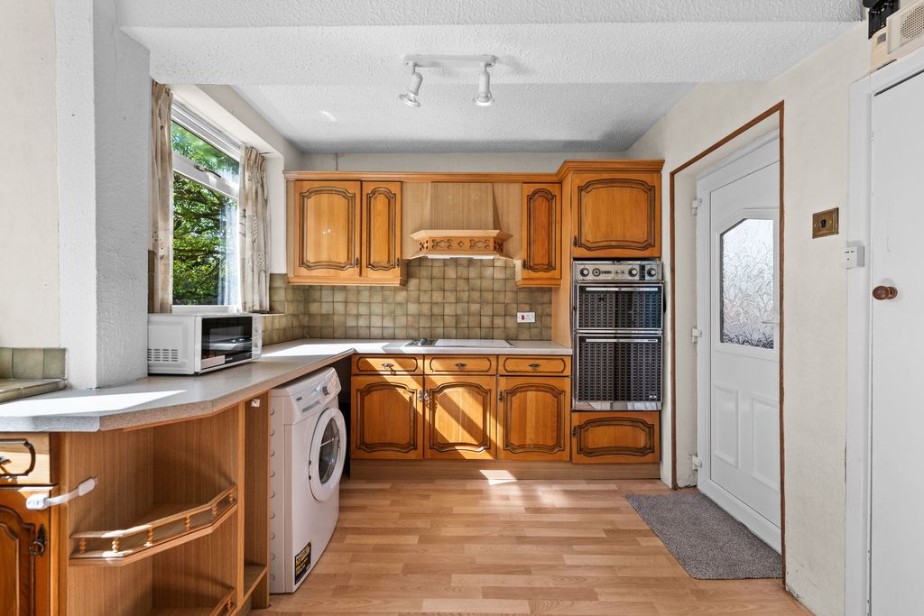 Property photo 3 of 28