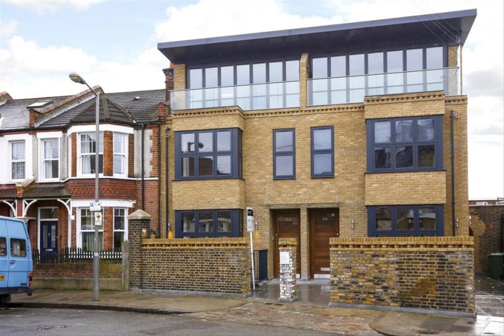 Property photo 1 of 8