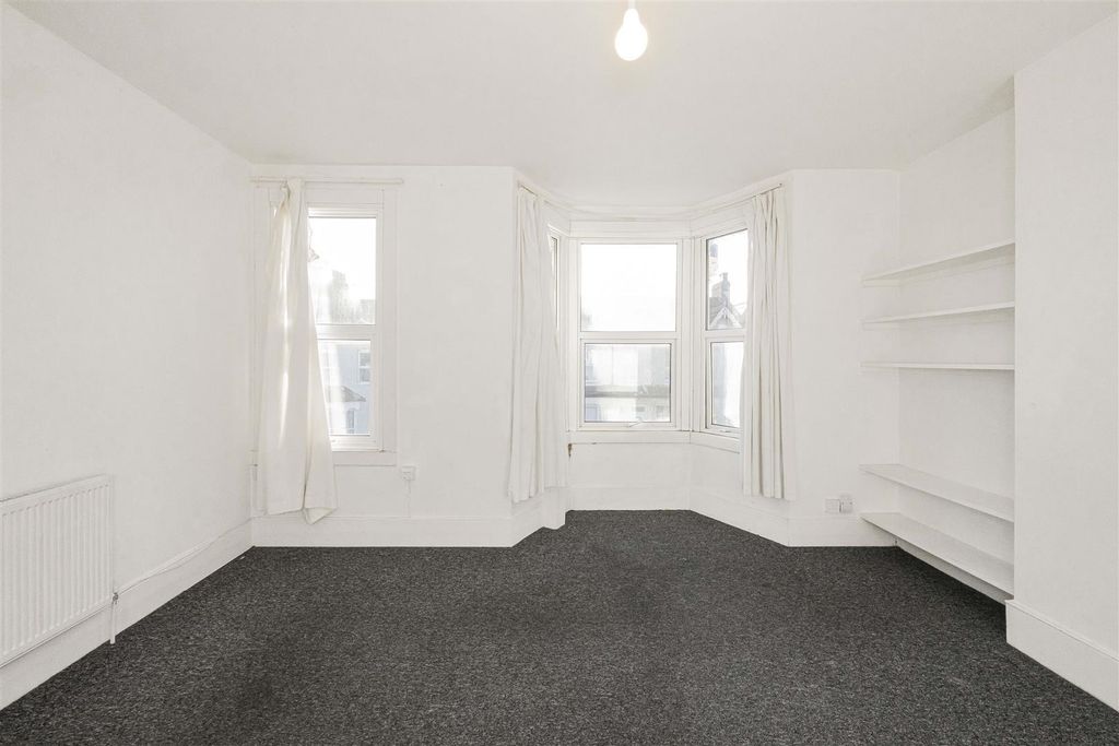 Property photo 3 of 9 4