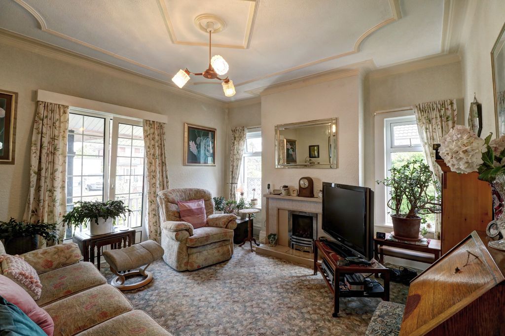 Property photo 1 of 29 Lounge 1.1