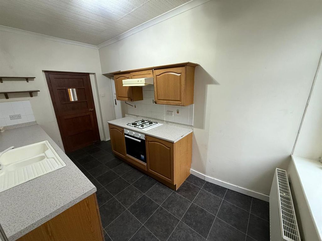 Property photo 3 of 18 Kitchen