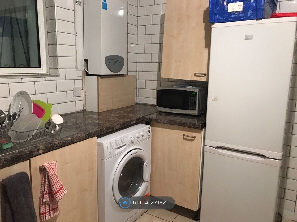 Property photo 3 of 11 Kitchen