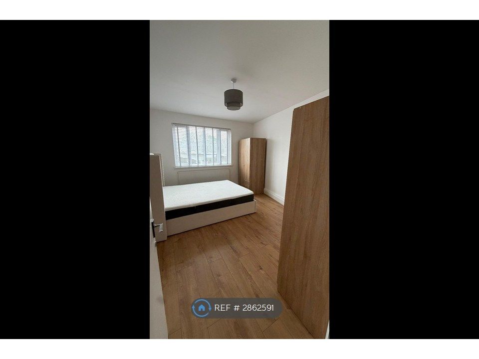 Property photo 1 of 4 Bedroom