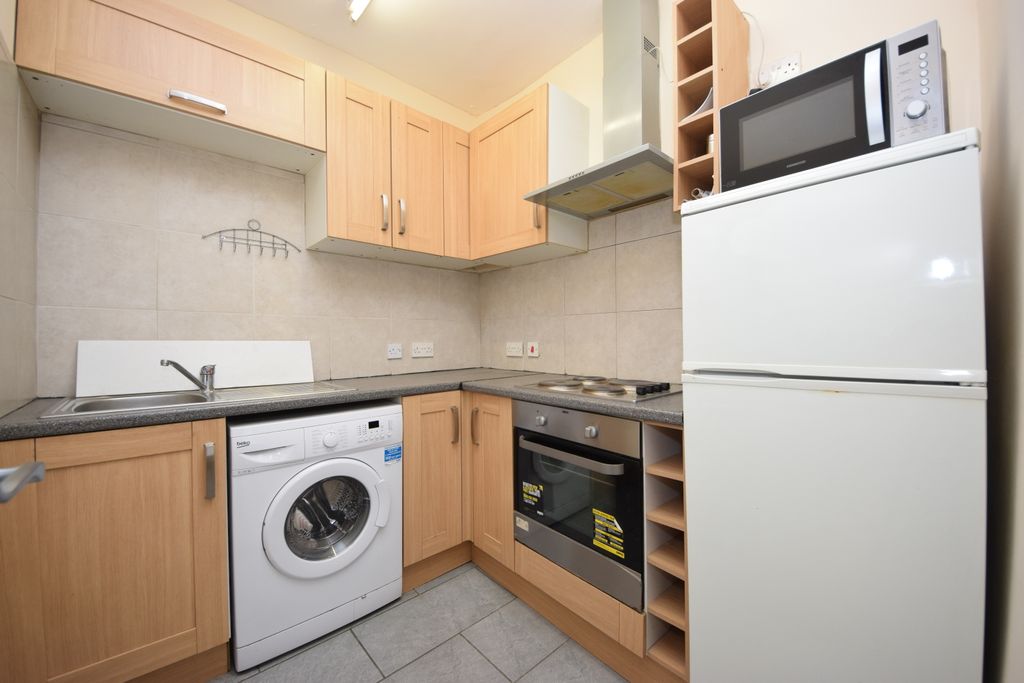 Property photo 2 of 3 Eastern Avenue 176, Flat 1 (3)