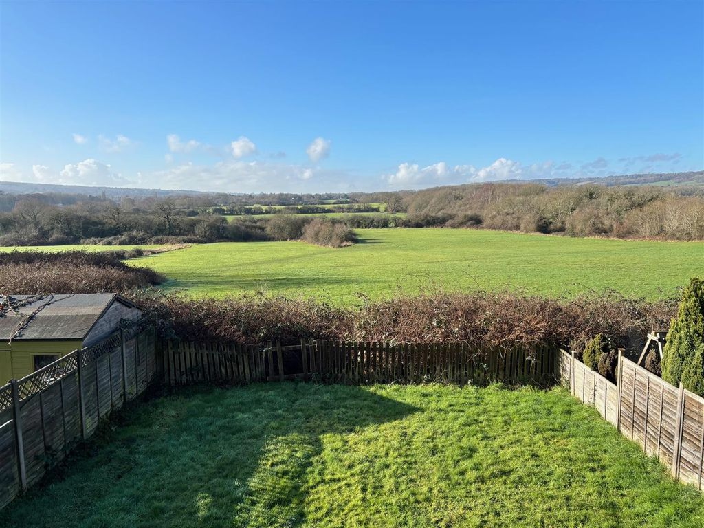 Property photo 3 of 17 Garden