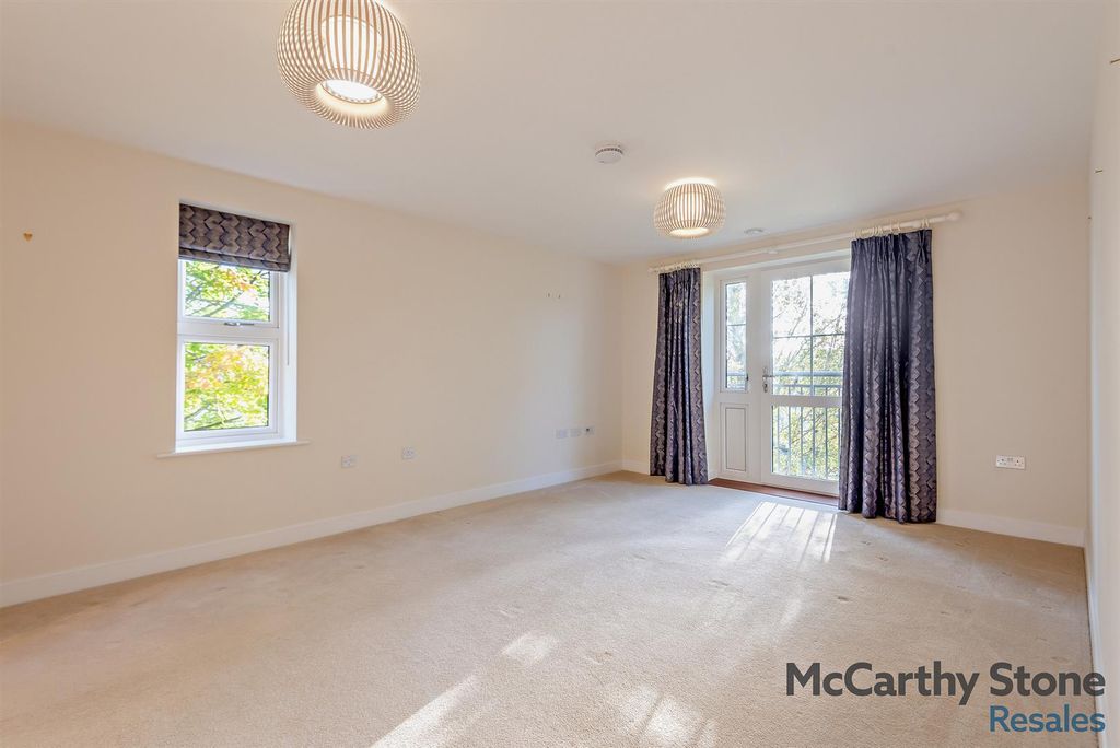 Property photo 2 of 36 8666510-Interior02-800.Jpg