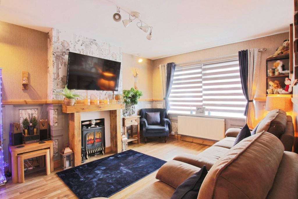 Property photo 2 of 17 4855944