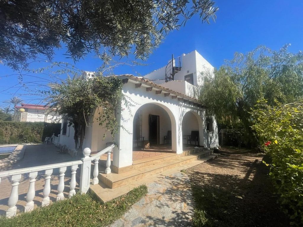 Property photo 2 of 35