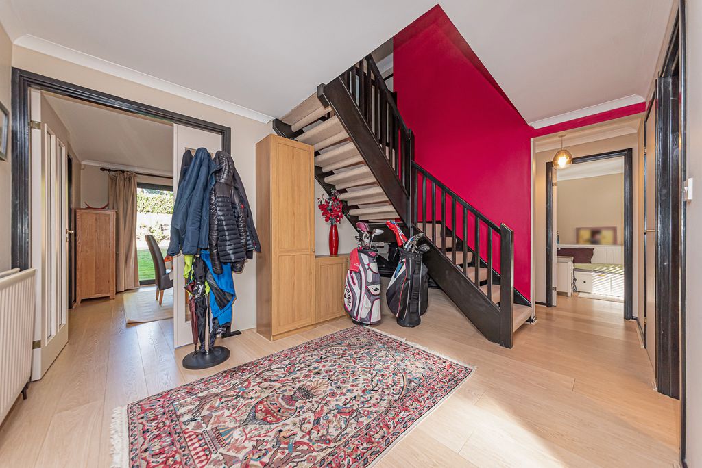 Property photo 2 of 17 Hallway