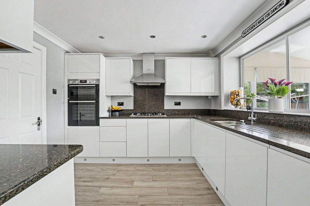 Property photo 3 of 42 Picture No. 39