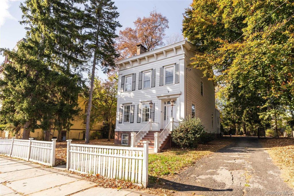 Property photo 1 of 31