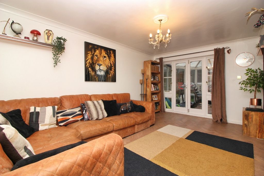 Property photo 2 of 22 Lounge