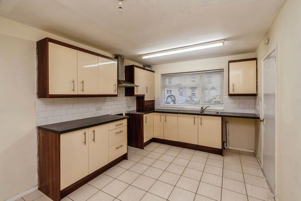 Property photo 2 of 19 Pbox-Img.Jpg