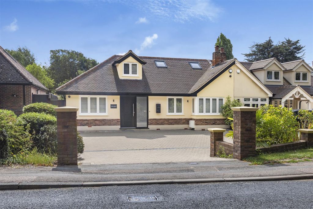 Property photo 2 of 32 Loughton Lane