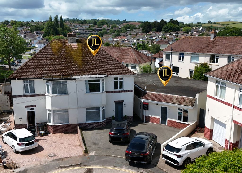 Property photo 1 of 33