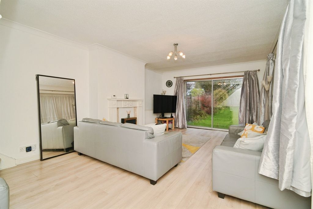 Property photo 3 of 19 Living Room