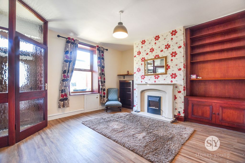 Property photo 2 of 9