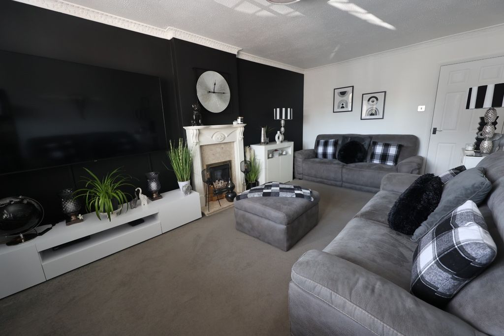 Property photo 2 of 14 4194141