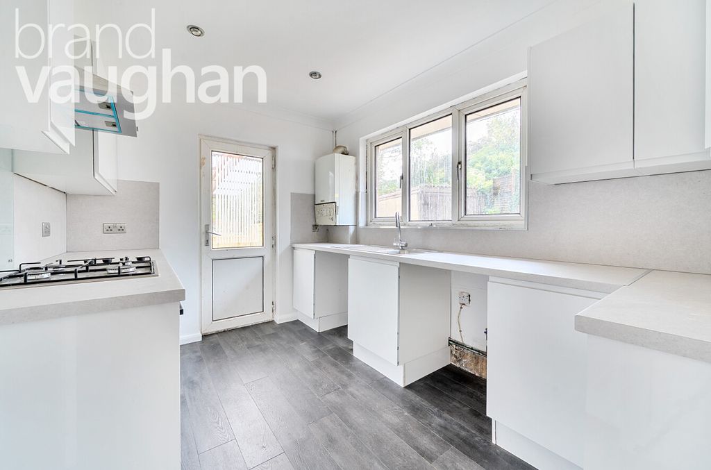 Property photo 1 of 10 Kitchen