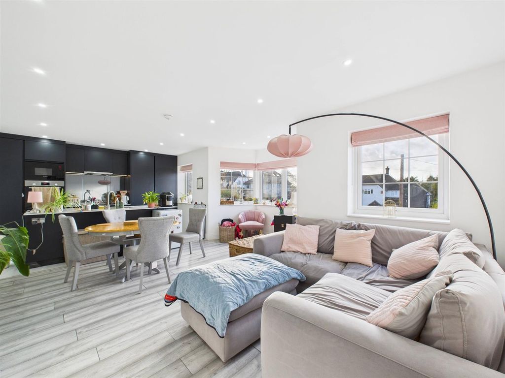 Property photo 2 of 13 Cam02885G0-Pr0520-Still002.Jpg