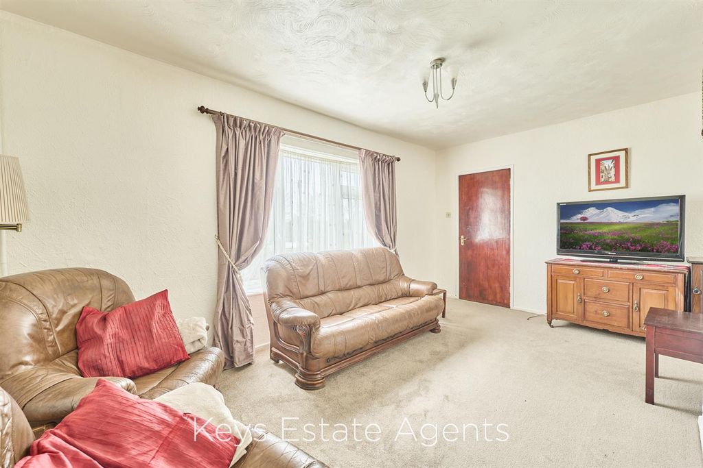 Property photo 2 of 16 Lounge