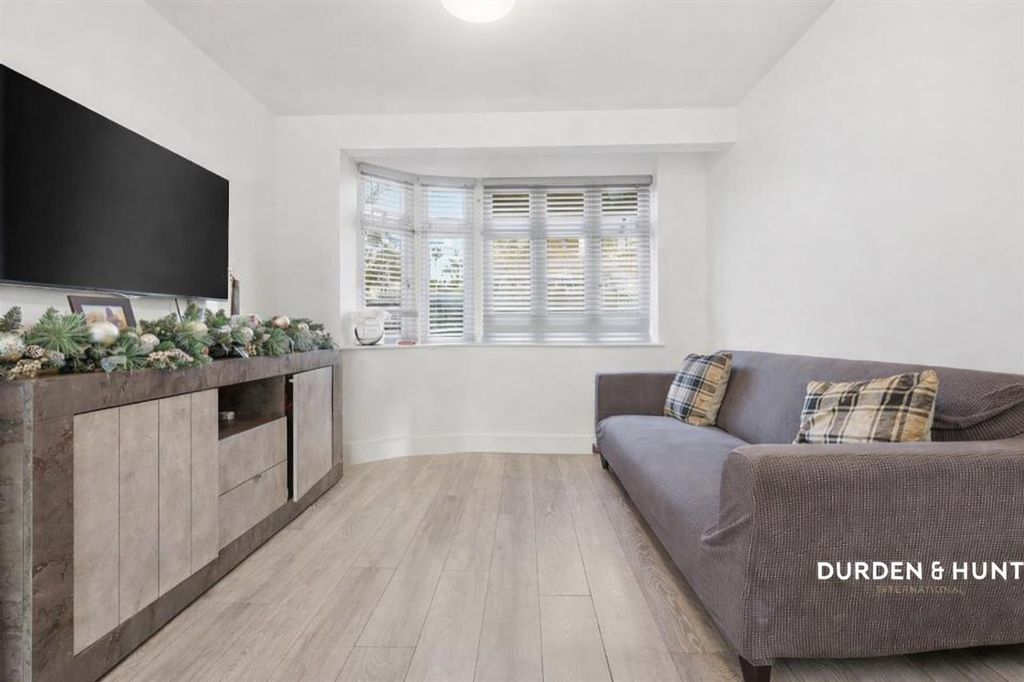 Property photo 2 of 19 Craven Gardens 2.Png