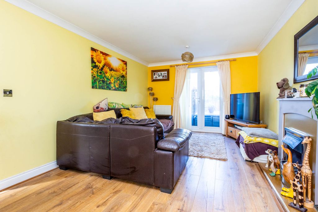 Property photo 2 of 10 Lounge