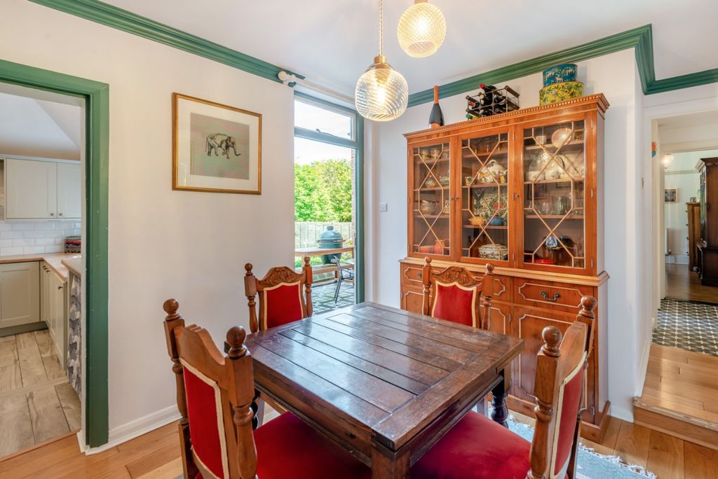 Additional image 8 of 2 bed flat for saleDouglas Road, Harpenden, Hertfordshire AL5