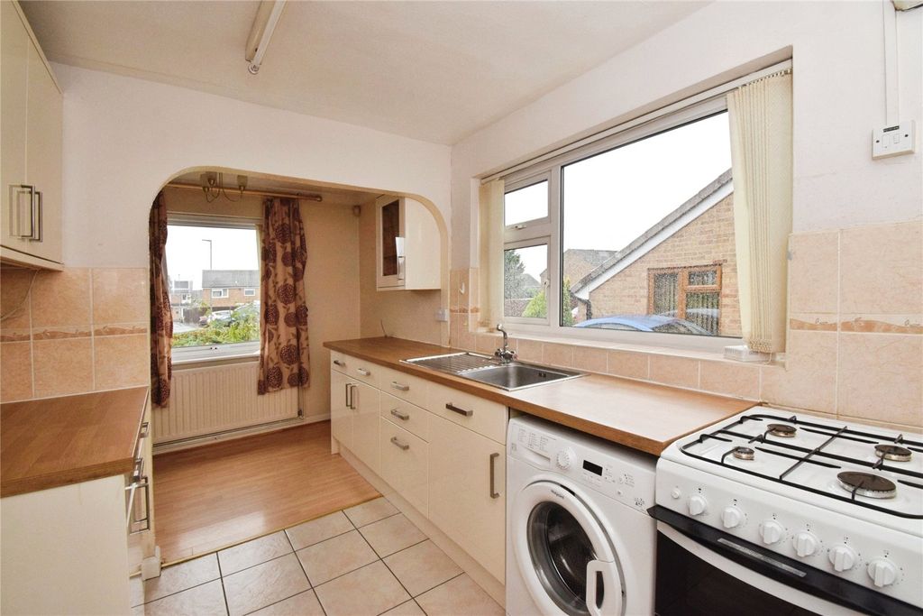 Property photo 3 of 17 Kitchen