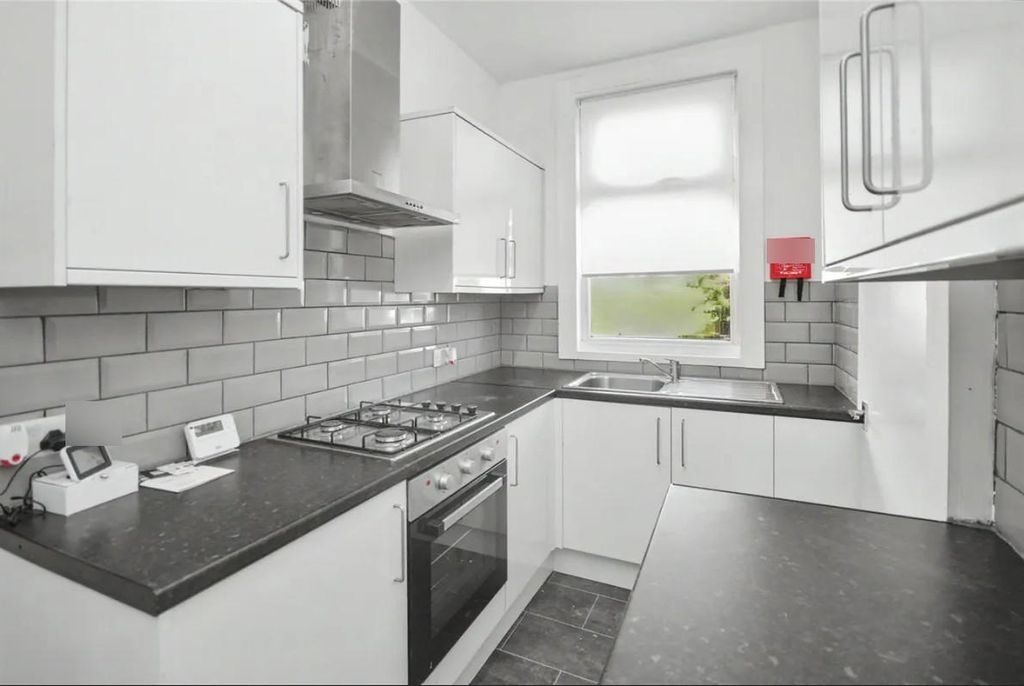 Property photo 2 of 11 Photo 1