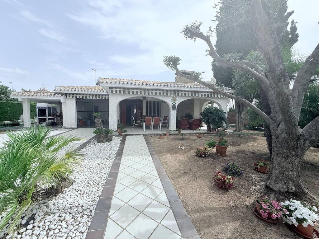 Property photo 2 of 35