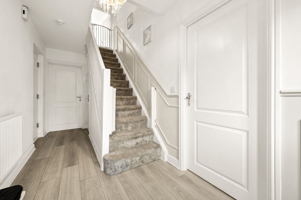 Property photo 3 of 32