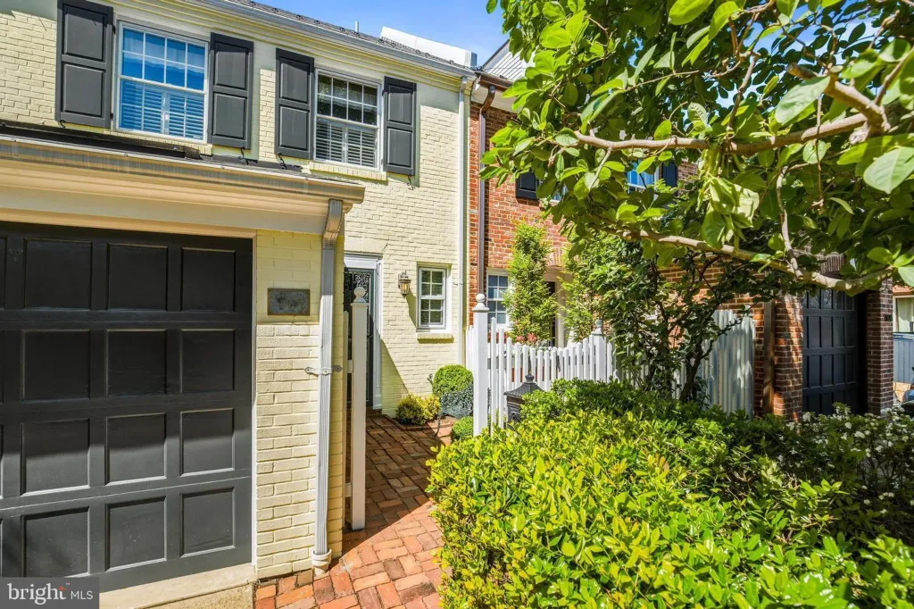 Property photo 1 of 21
