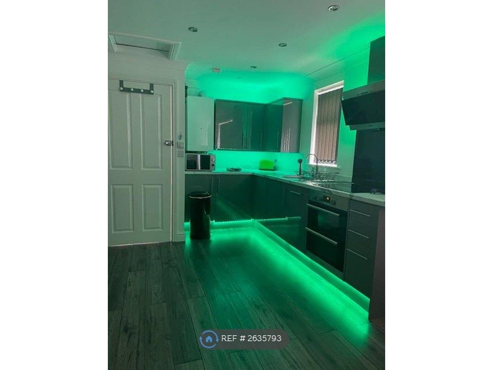 Property photo 3 of 11 Kitchen Area