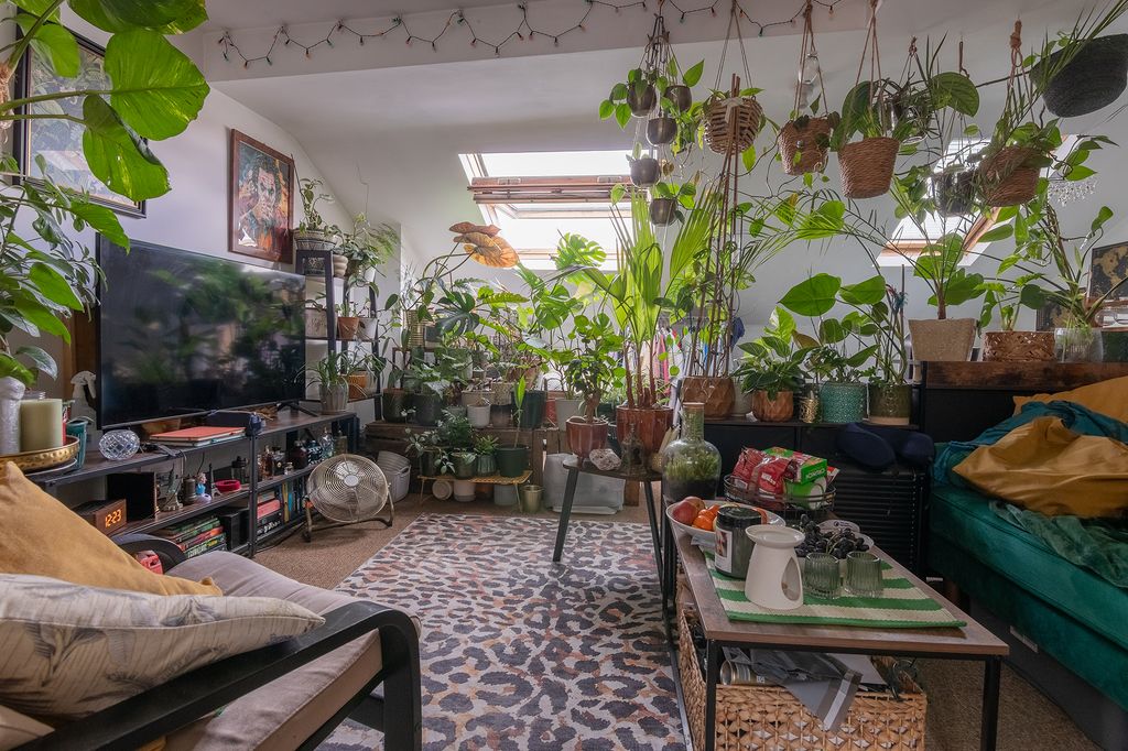 Property photo 2 of 20