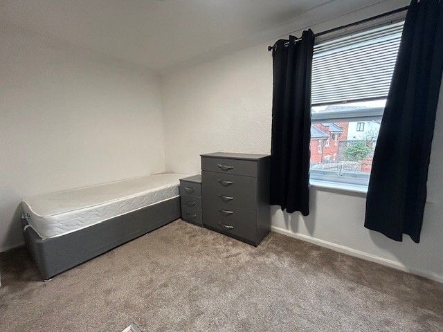 Property photo 2 of 6 Bedsit View 1
