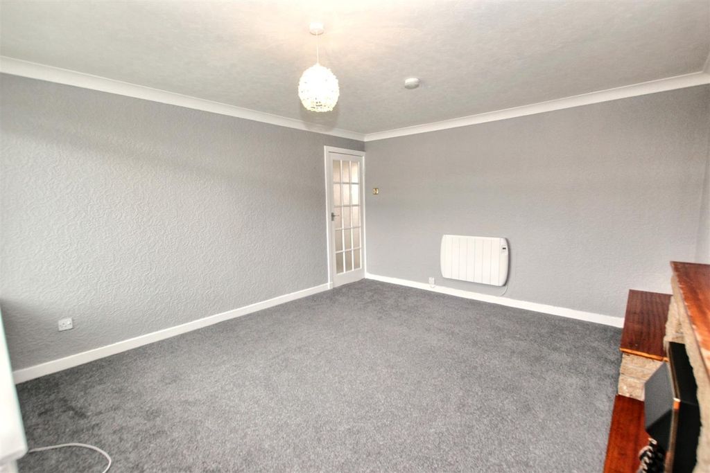 Property photo 3 of 12 3 - Lounge.Jpg